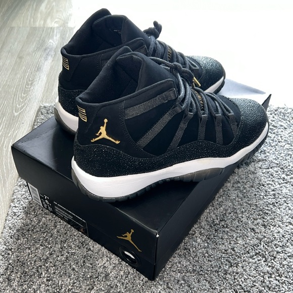 AIR JORDAN 11 RETRO